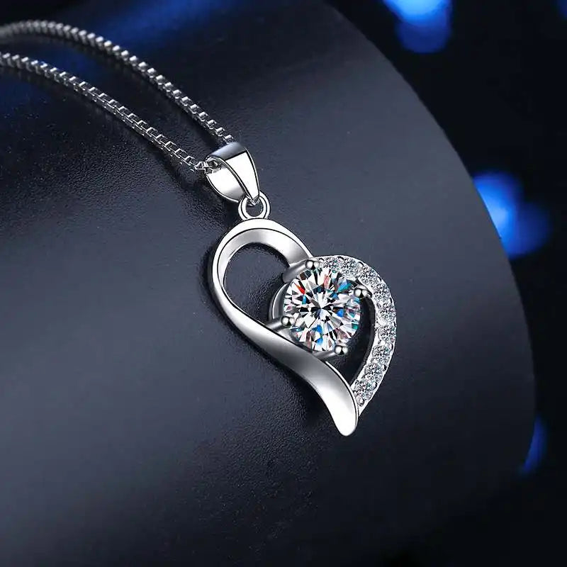 Collar de Plata Esterlina 925, diseño corazón inclinado moissanita de 1 CT, certificado GRA