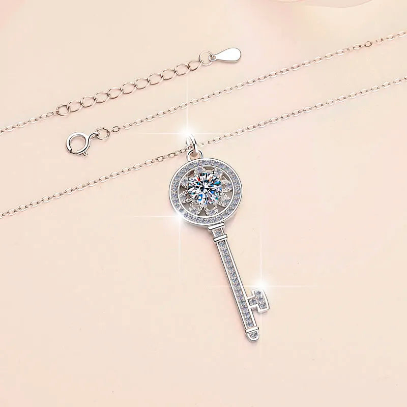 Collar de Plata Esterlina 925, diseño de llave, moissanita 1 quilate, certificado GRA