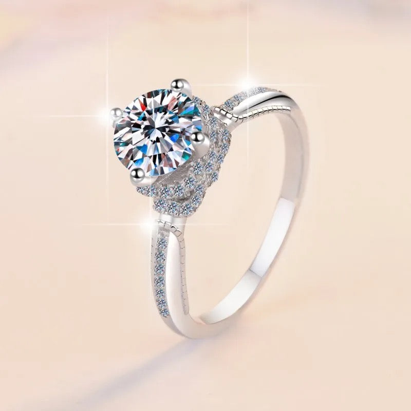 Anillo de Plata Esterlina 925 Bañado en Rodio con Moissanita de 1 Quilate, VVS1, Color D, Certificado GRA