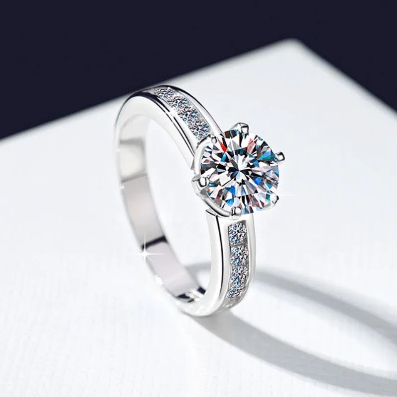 Anillo de plata esterlina 925 bañado en rodio, con diamantes de moissanita de 1 Quilates, VVS1, Color D , con certificado GRA.
