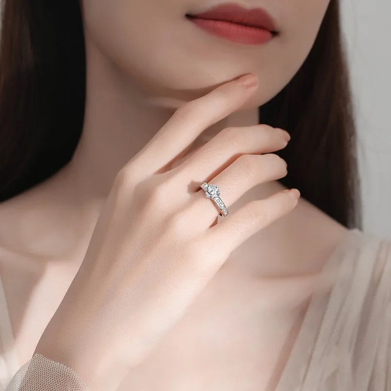 Anillo de plata esterlina 925 bañado en rodio, con diamantes de moissanita de 1 Quilates, VVS1, Color D , con certificado GRA.