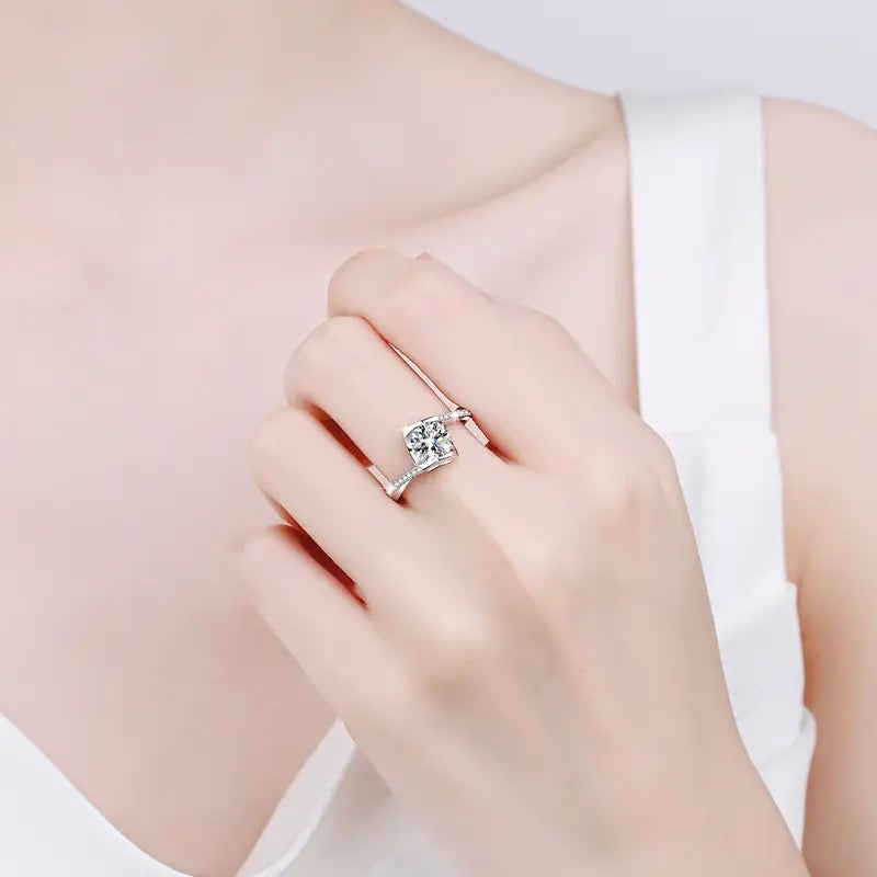 Anillo de plata esterlina 925 bañado en rodio, con diamantes de moissanita de 1 Quilates, VVS1, Color D , con certificado GRA.