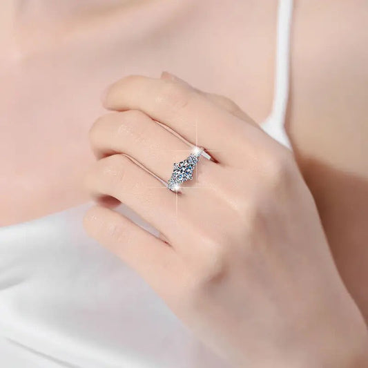 Anillo de Plata Esterlina 925 Bañado en Rodio con Moissanita de 1 Quilate, VVS1, Color D, Certificado GRA