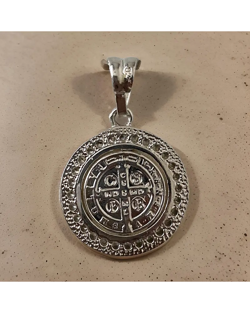 Medalla San Benito Plata Fina 925, Oro 14 K y Microcircones