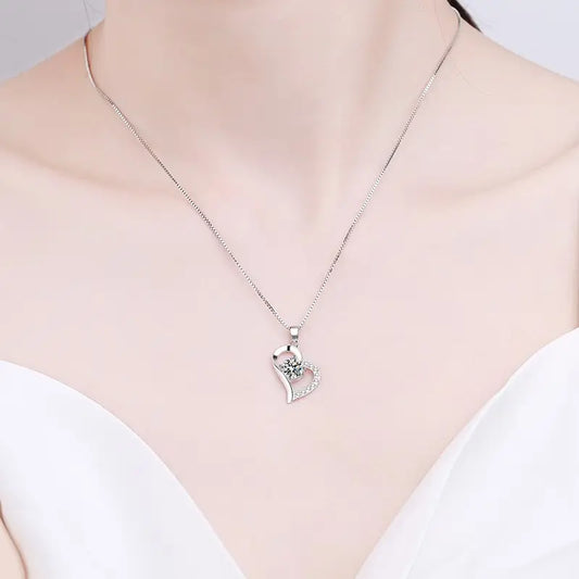 Collar de Plata Esterlina 925, diseño corazón inclinado moissanita de 1 CT, certificado GRA