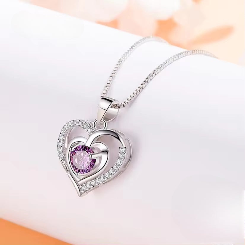 Collar de Plata Esterlina 925 y Zircón, diseño corazones, color morado, Largo 45 cm.