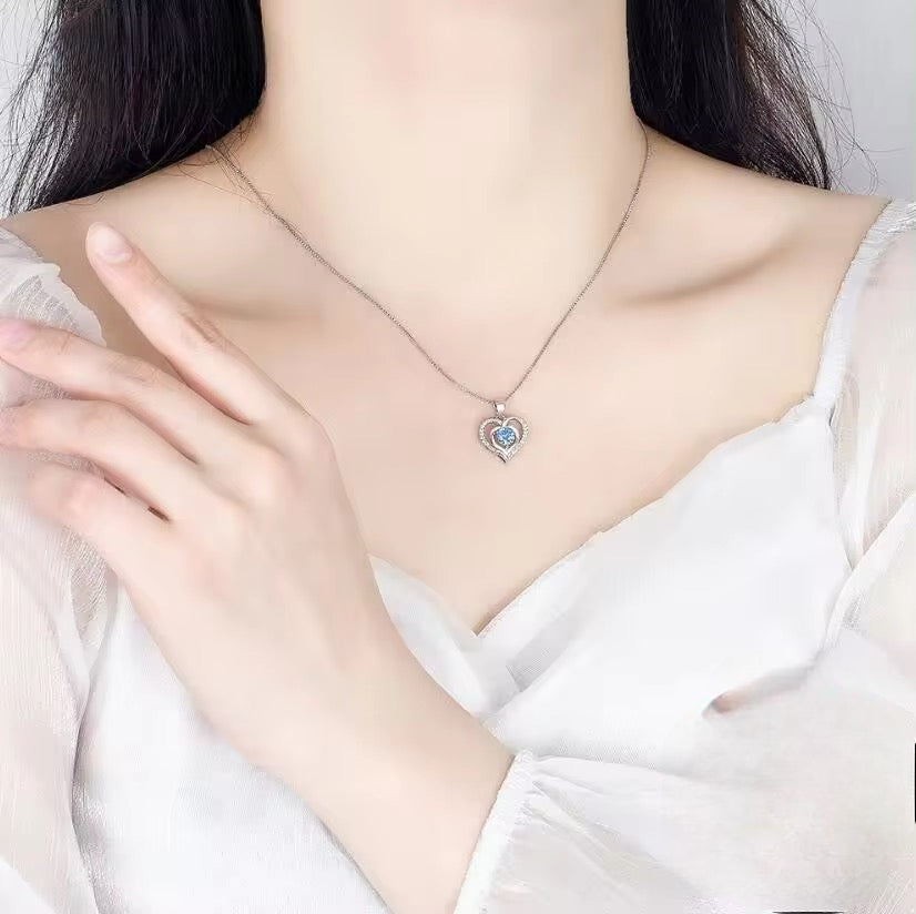 Collar de Plata Esterlina 925 y Zircón, diseño corazones, color morado, Largo 45 cm.