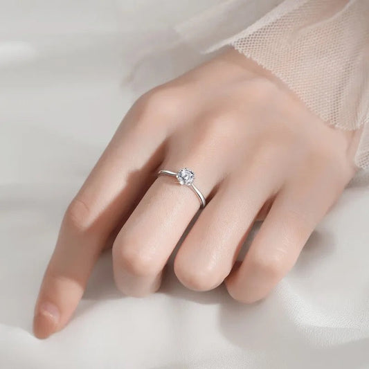 Anillo de Plata Esterlina 925 Bañado en Rodio con Moissanita de 0.5 Quilate, VVS1, Color D, Certificado GRA